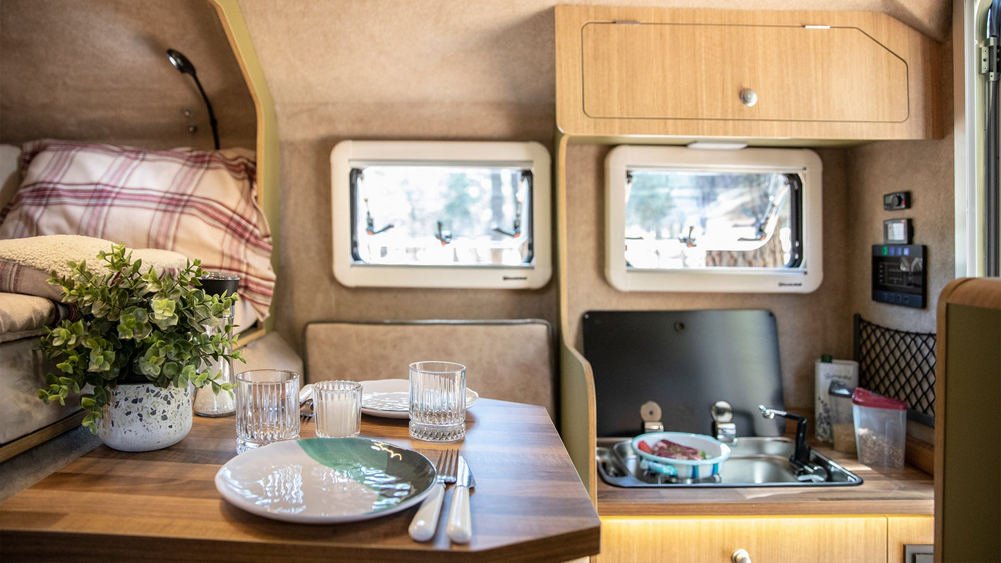 Roxform Gladiator Hardtop Canopy Pickup Camper: Ultimate Off-Road Comfort - Team